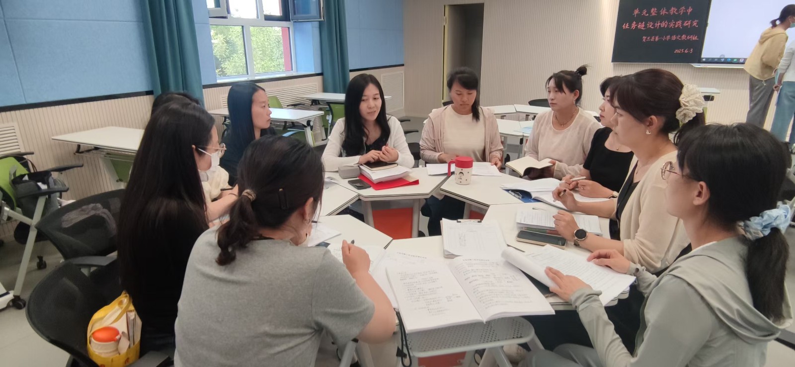 李岚名师工作室“单元整体教学中任务链的设计实践研究”课例观摩学习研讨照片