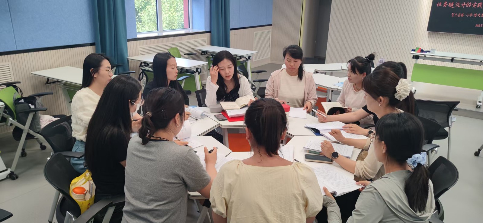 李岚名师工作室“单元整体教学中任务链的设计实践研究”课例观摩学习研讨照片