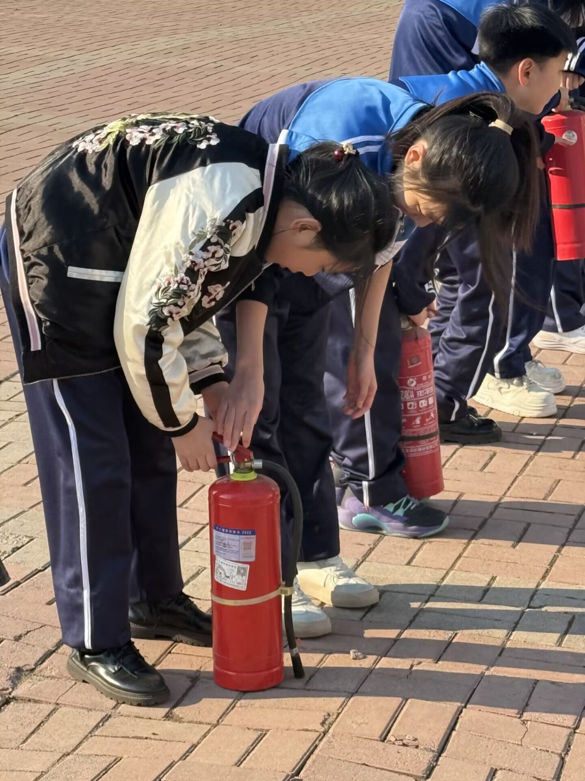 高楞第二中学开展安全演练活动纪实