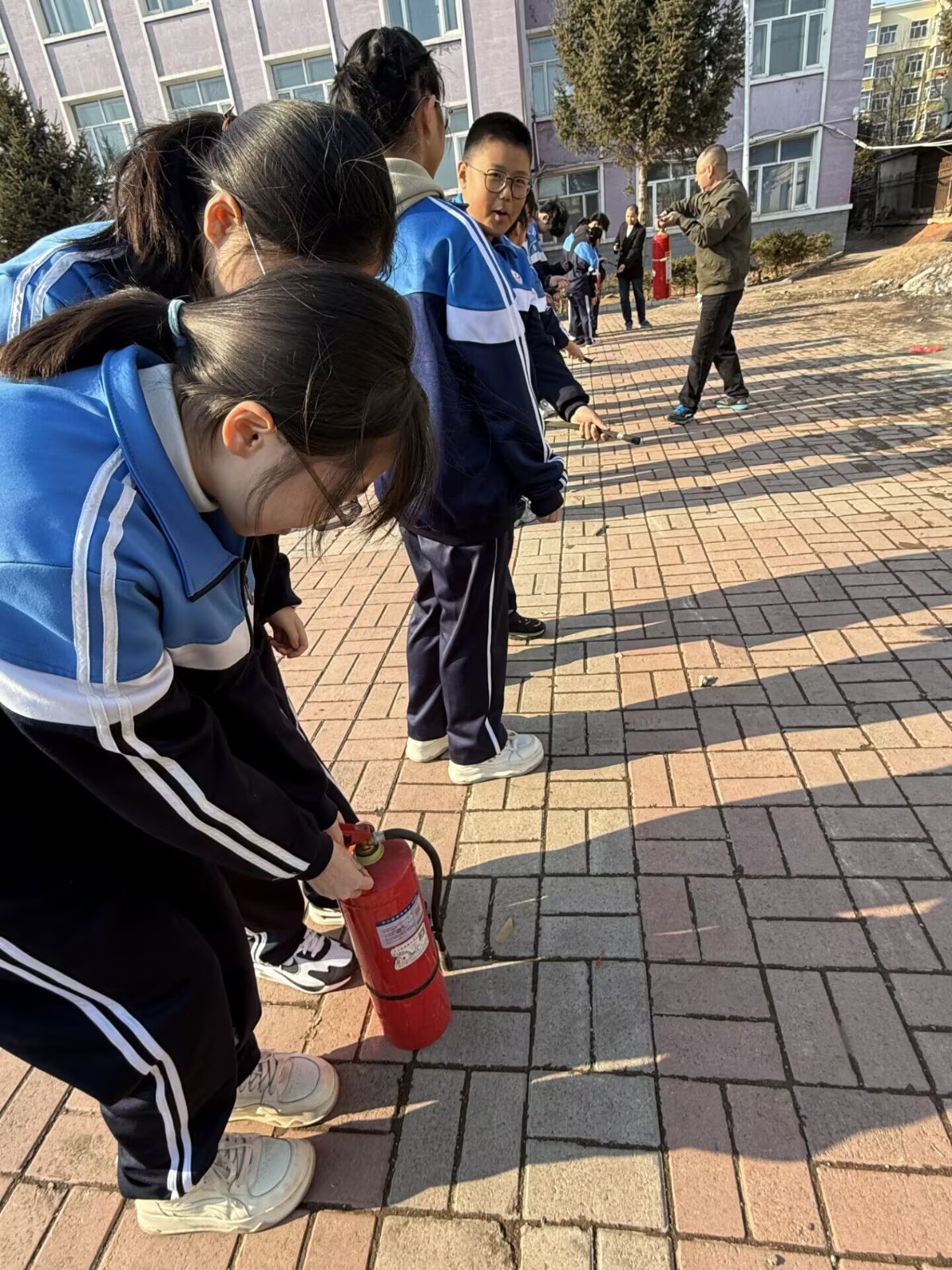 高楞第二中学开展安全演练活动纪实