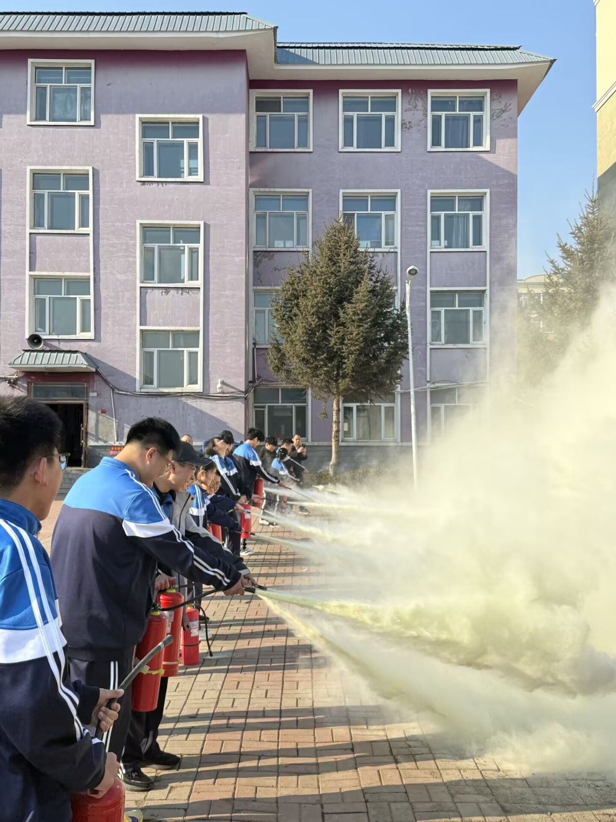 高楞第二中学开展安全演练活动纪实