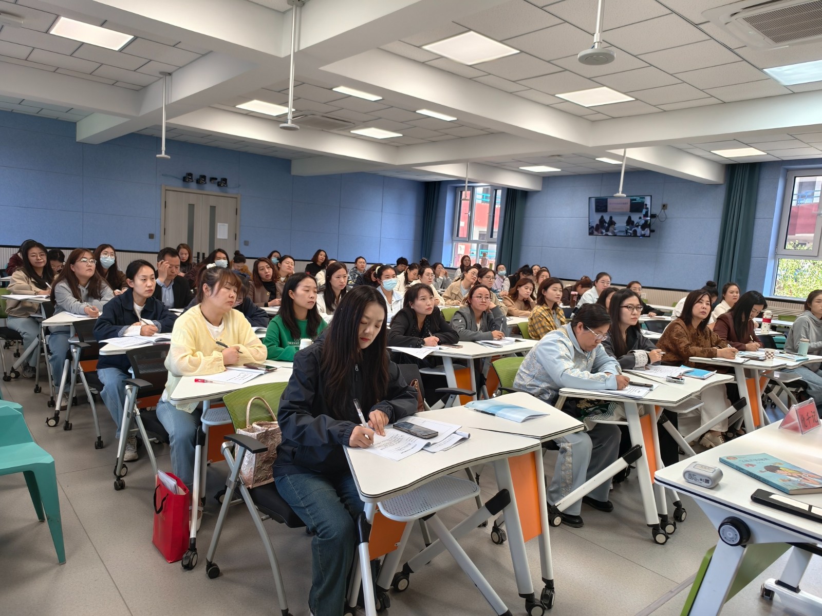 整本书阅读教学展示与专家指导活动